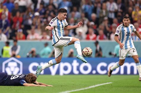 Julián Álvarez reaccionó a sus goles contra Croacia por la semifinal del mundial DEPORTES El ...