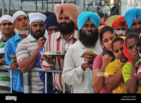 Golden Temple, the holiest Sikh Temple in Amritsar Stock Photo - Alamy