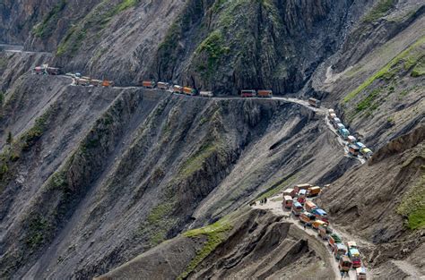 Roads in India Which Are As Deadly As Beautiful & Dangerous