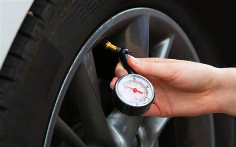 Tyre pressure check – How to check your tyre pressures | The AA