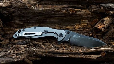 Top 6 Best Folding Survival Knives [Feb 2024] Reviews & Buying Guide