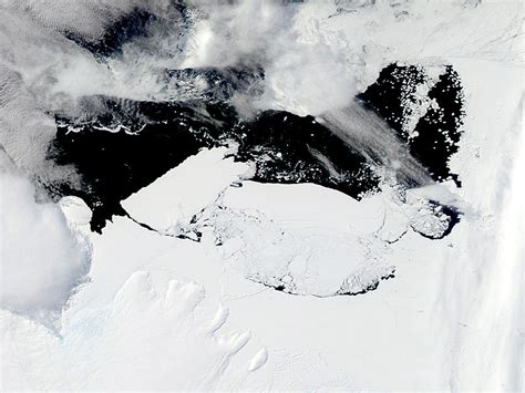 Picture of the Day - Iceberg Collision in Antarctica | International ...