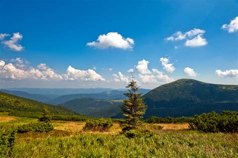 Picturesque landscapes of Zakarpattia region · Ukraine travel blog