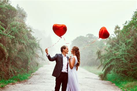 Valentine's Day Photoshoot Ideas, Tips and Examples