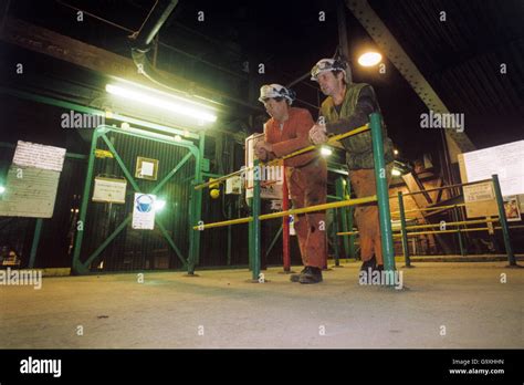 2 MINERS ON THE LAST SHIFT AT COTGRAVE COLLIERY, NOTTINGHAM Stock Photo ...