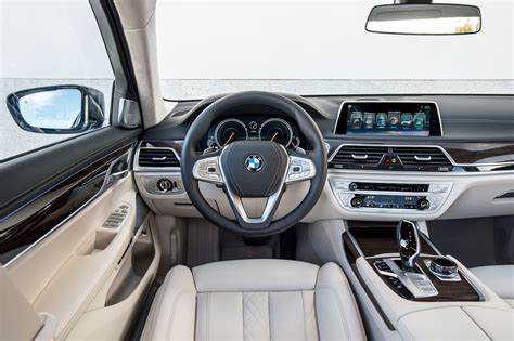 2016 BMW 750Li Interior 25