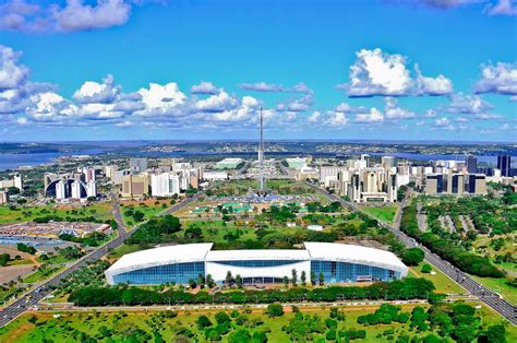 Quem Nasce Em Brasília é - LIBRAIN