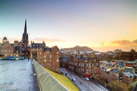 Premium Photo | Old town edinburgh