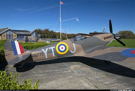 Supermarine Spitfire (Replica) - UK - Air Force | Aviation Photo ...