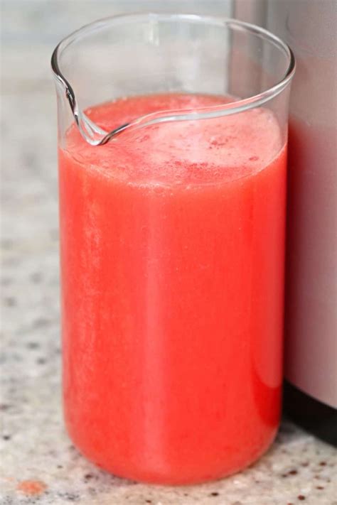 How to Make Tomato Juice (3 Methods) - Alphafoodie