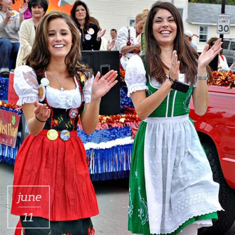 Traditional Oktoberfest Fashions Of The Woman's Dirndl - Oktoberfest U ...