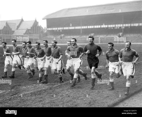 Football players in 1950s hi-res stock photography and images - Alamy