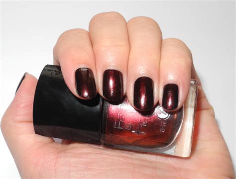 black red nail polish | MakeUp4All