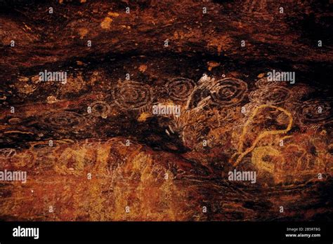 Anangu art uluru hi-res stock photography and images - Alamy