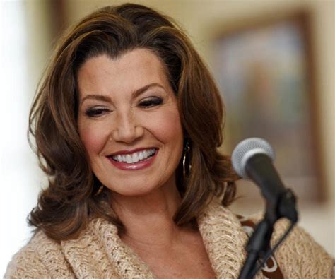 Amy Grant Biography - Childhood, Life Achievements & Timeline