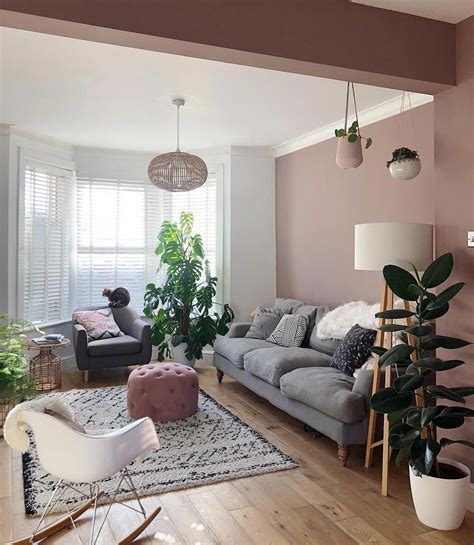 Pink walls and neutral furnishings #livingroomneutraldecor | Living room decor colors, Summer ...