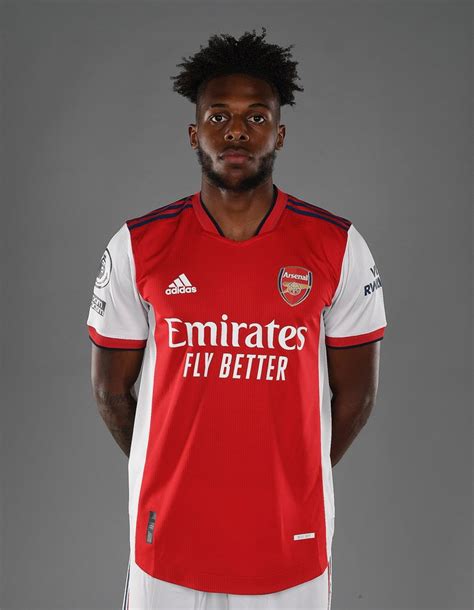 📸 Nuno Tavares models our new home kit | Gallery | News | Arsenal.com