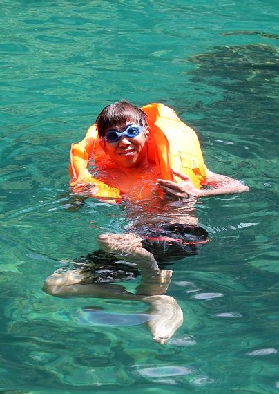 Girl Travel Factor: Kayangan Lake Snorkeling