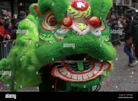 Chinese New Years parade in chinatown NYC Stock Photo - Alamy