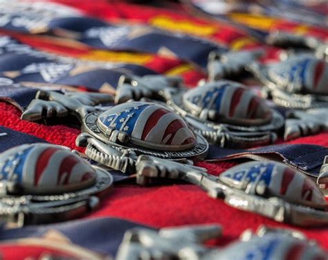 45th Marine Corps Marathon Medal Honors Iconic Moment in American History