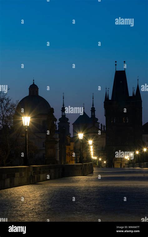 Charles bridge at Sunrise, Prague, Czech Republic Stock Photo - Alamy