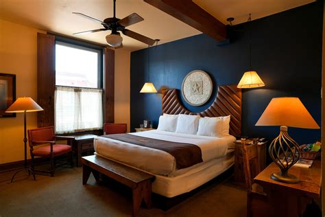 Guest-Rooms-Standard-(10) - Stockyards Hotel