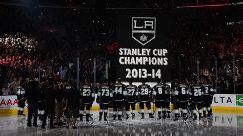 Los Angeles Kings raise Western Conference, Stanley Cup banners before ...