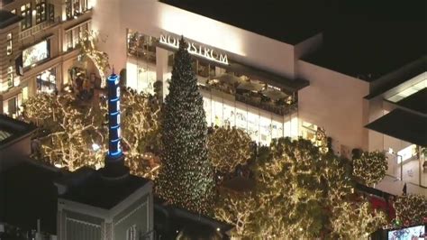 Christmas tree lighting ceremony at The Grove - YouTube