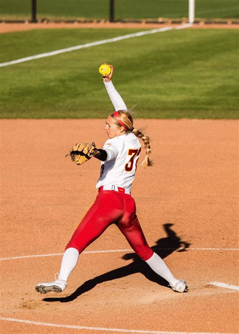 The Best Slow Pitch Softball Gloves: What to Look For?