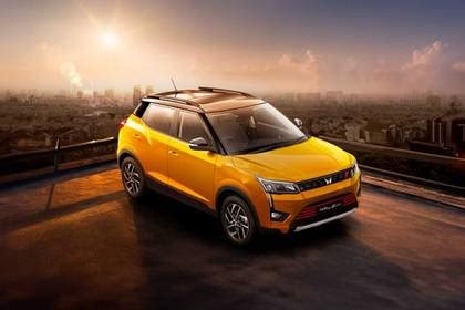 Mahindra XUV300 W6 Sunroof NT BSVI On Road Price (Petrol), Features & Specs, Images