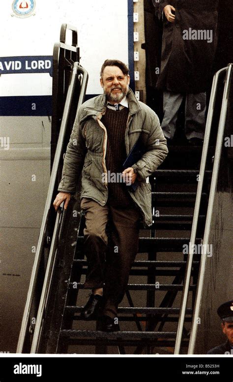 Terry Waite former Beirut hostage arrives home descending aircraft steps November 1991 Stock ...