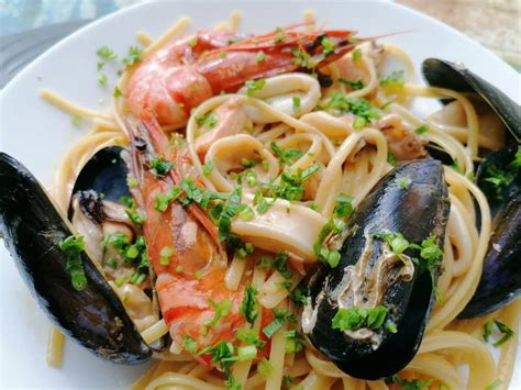 Easy seafood pasta with white wine sauce | in-cyprus.com