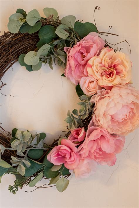 DIY Spring Floral Wreath: 18 Spring Wreaths to Love | Jennifer Maune