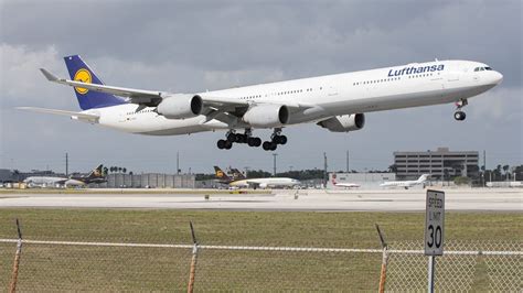 Lufthansa cancels 1,300 flights because of strike