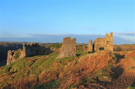 Pennard Castle © Wayland Smith cc-by-sa/2.0 :: Geograph Britain and Ireland