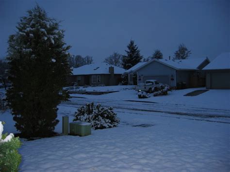 200401 - Snow in Hillsboro