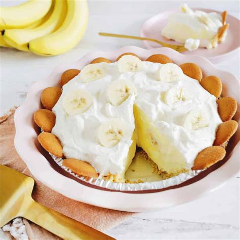 The Best No-Bake Banana Cream Pie - A Beautiful Mess