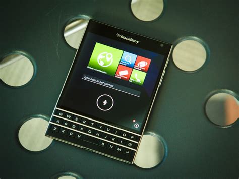 Get a closer look at the BlackBerry Passport (pictures) - CNET