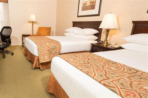 Pet Friendly Hotels & Resorts in Nashville, TN - BringFido