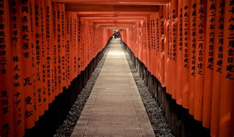 Fushimi Inari Shrine (1000 torii gates) - Tourist in Japan