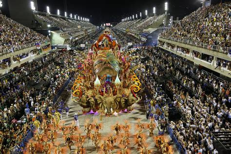 The immense Carnaval of Rio de Janeiro - photo taken last night [5760 x 3840][OS] by the ...