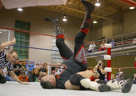 Christmas for Kids Pro Wrestling charity event comes to Portland