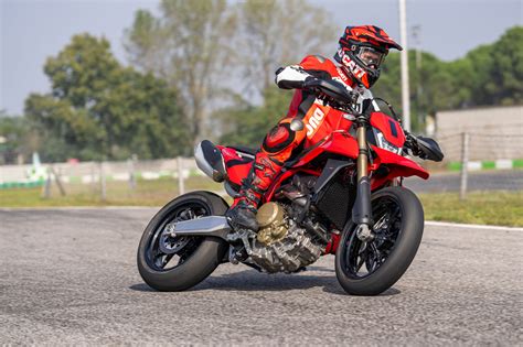 Ducati Hypermotard 698 Mono: prezzo, velocità, scheda e rilevamenti