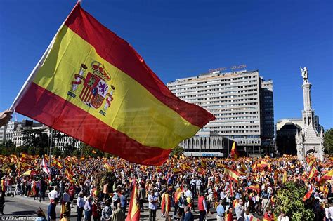 Thousands protest against Catalonian independence in Spain | Daily Mail Online