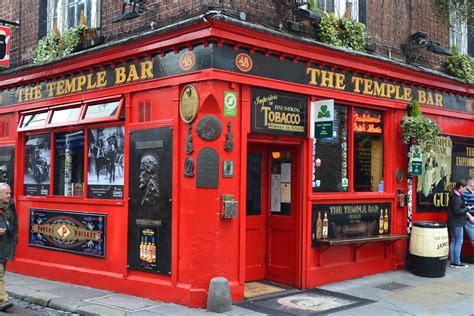 The Temple Bar, Dublin, Ierland | Dublin ireland photography, Temple ...