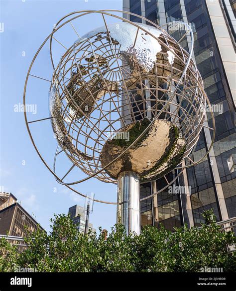 World globe sculpture hi-res stock photography and images - Alamy