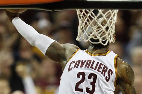 Watch: Enjoy this rare LeBron James dunk fail - UPI.com