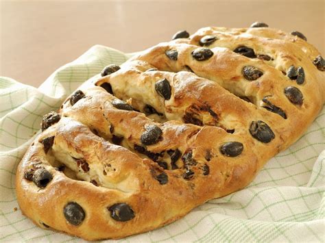 Mediterranean Olive Bread Recipe | EatSmarter