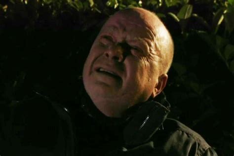 EastEnders viewers 'sob’ as Peggy Mitchell leaves final last message ...