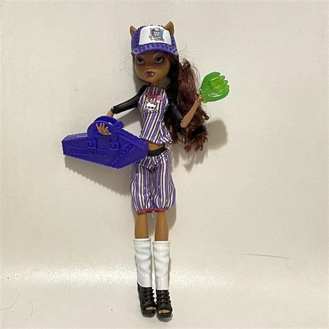 Monster High Sports Clawdeen Wolf bat not included - Depop